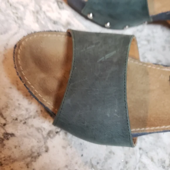 John Fluevog Women’s Size 8 Teal Sandals, Buckle S - Picture 10 of 10